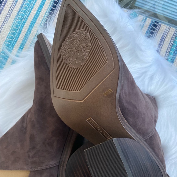 New Vince camuto back zip Chelsea’s booties suede brown size 8 med NWOB - Picture 6 of 9